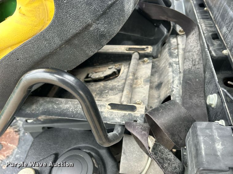 image for item EJ8144 2011 John Deere Gator 625i utility vehicle