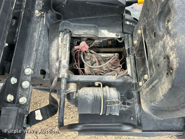 image for item EJ8144 2011 John Deere Gator 625i utility vehicle