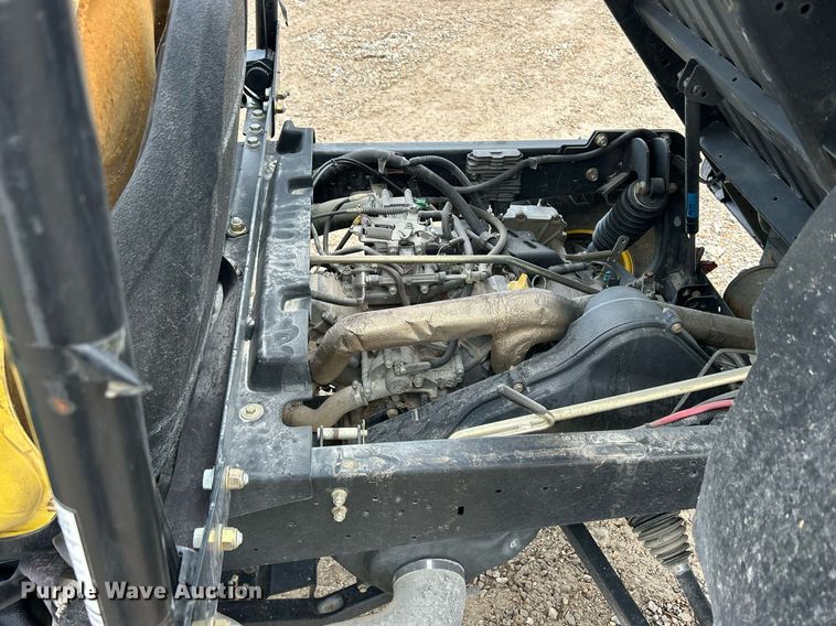 image for item EJ8144 2011 John Deere Gator 625i utility vehicle