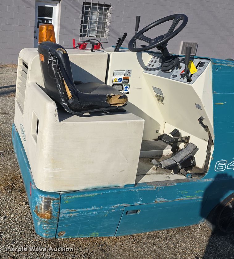 image for item EK2481 Tennant 6400 sweeper