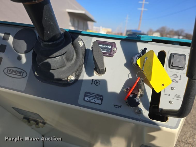 image for item EK2481 Tennant 6400 sweeper