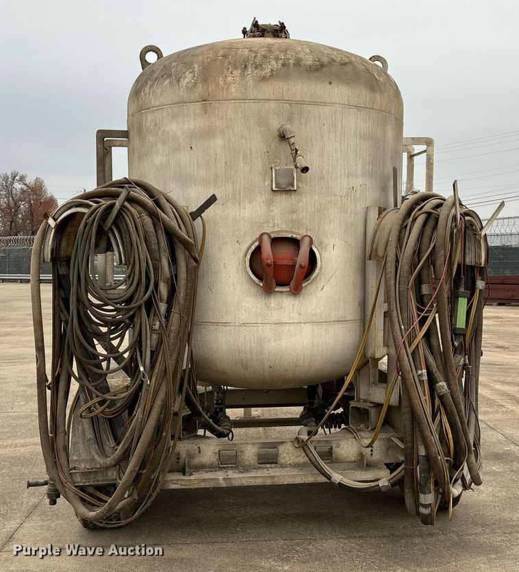 image for item EM0010 1984 Schmidt 160 sand blasting trailer