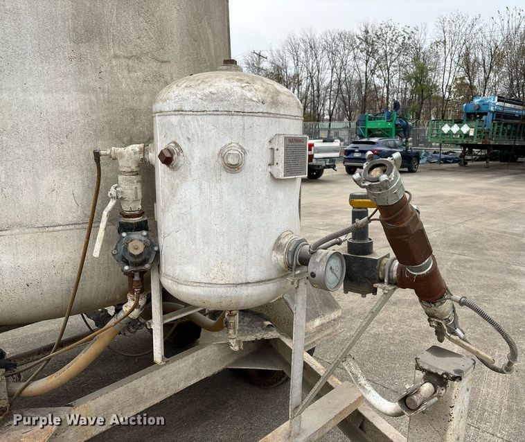 image for item EM0010 1984 Schmidt 160 sand blasting trailer