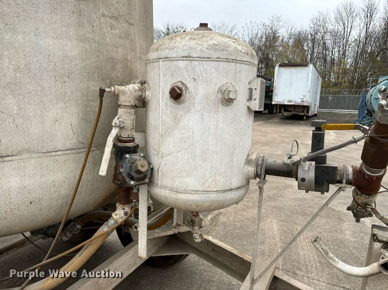 image for item EM0010 1984 Schmidt 160 sand blasting trailer