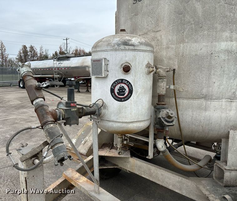 image for item EM0010 1984 Schmidt 160 sand blasting trailer