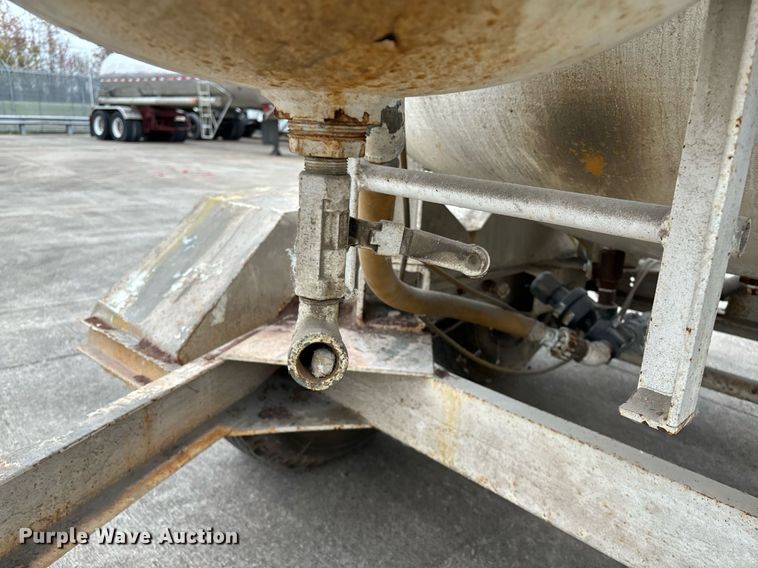 image for item EM0010 1984 Schmidt 160 sand blasting trailer