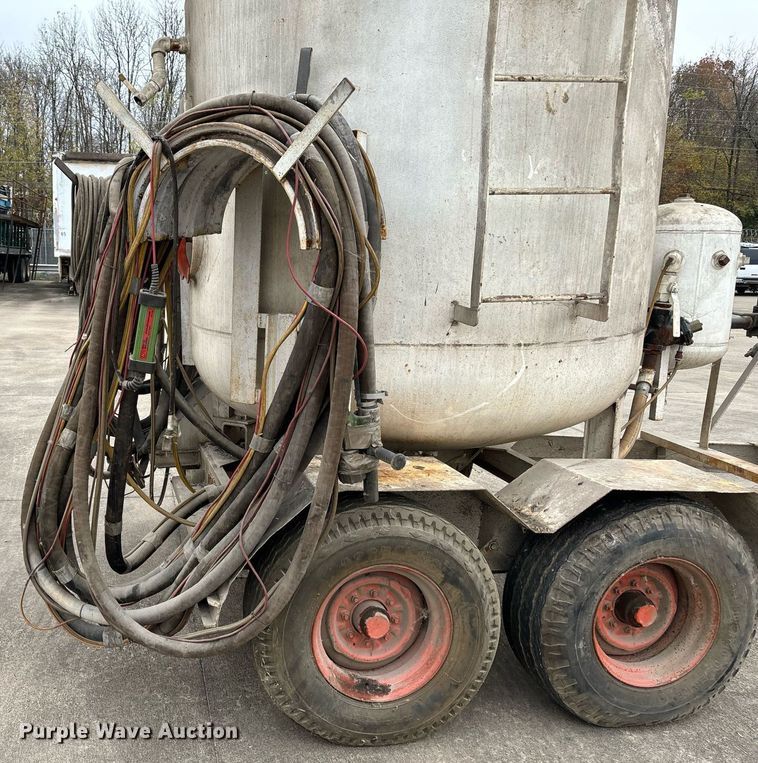 image for item EM0010 1984 Schmidt 160 sand blasting trailer