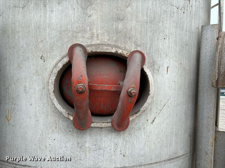 image for item EM0010 1984 Schmidt 160 sand blasting trailer