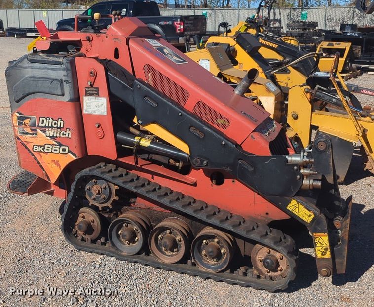 image for item EQ2496 2015 Ditch Witch SK850 compact utility loader