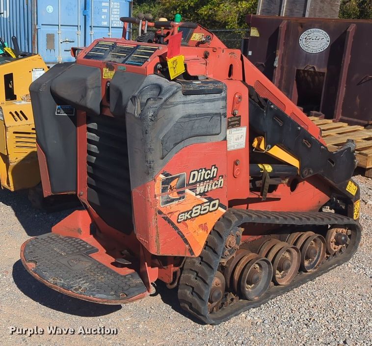 image for item EQ2496 2015 Ditch Witch SK850 compact utility loader