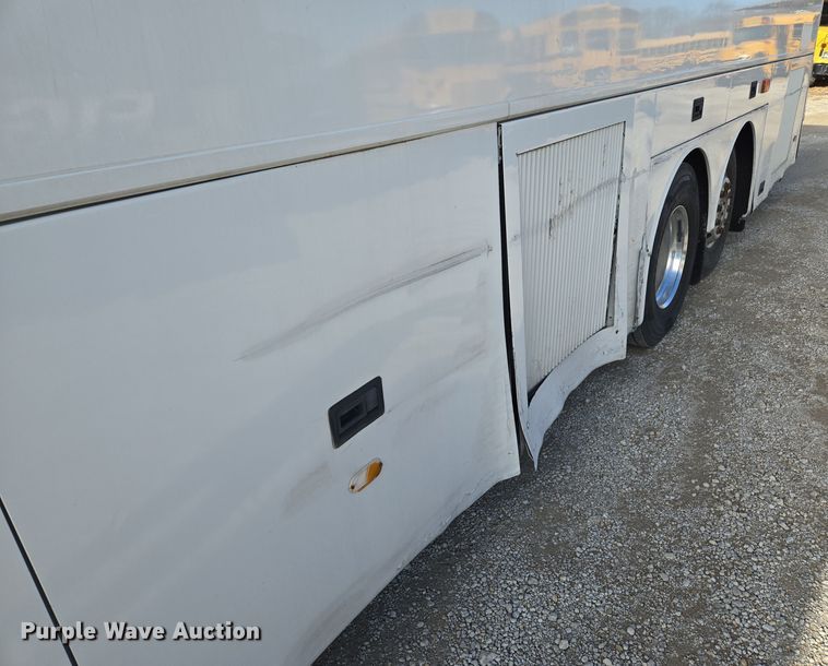 image for item EQ3690 1999 Vanhool coach bus