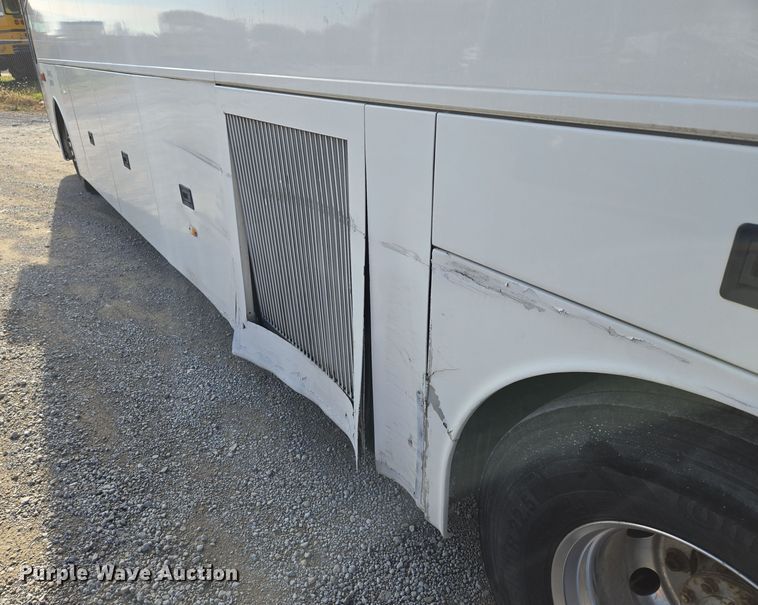 image for item EQ3690 1999 Vanhool coach bus