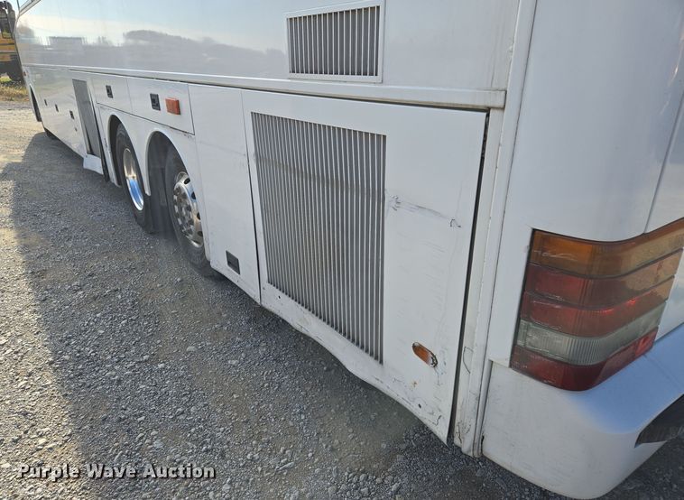 image for item EQ3690 1999 Vanhool coach bus