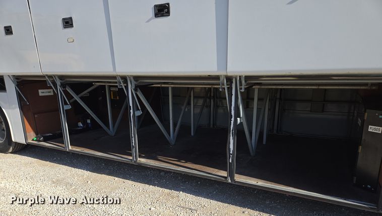 image for item EQ3690 1999 Vanhool coach bus