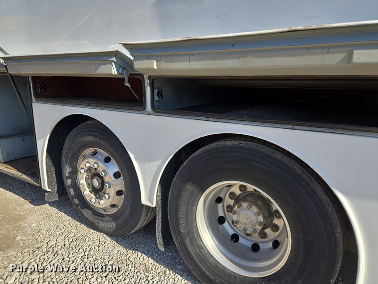 image for item EQ3690 1999 Vanhool coach bus