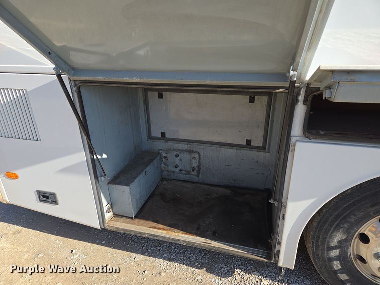 image for item EQ3690 1999 Vanhool coach bus