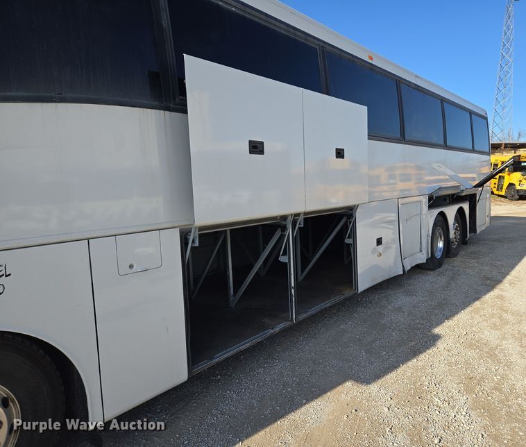 image for item EQ3690 1999 Vanhool coach bus