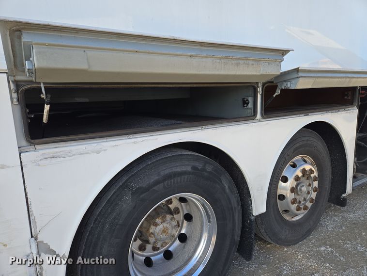 image for item EQ3690 1999 Vanhool coach bus