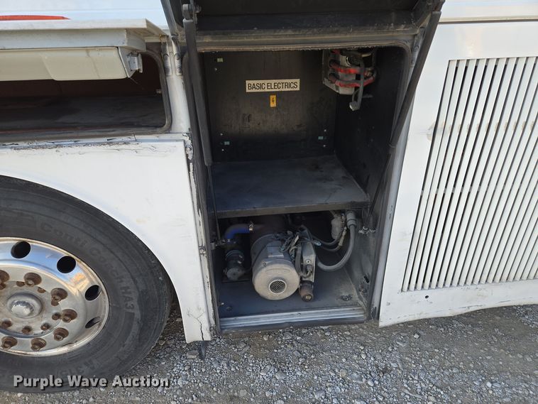 image for item EQ3690 1999 Vanhool coach bus