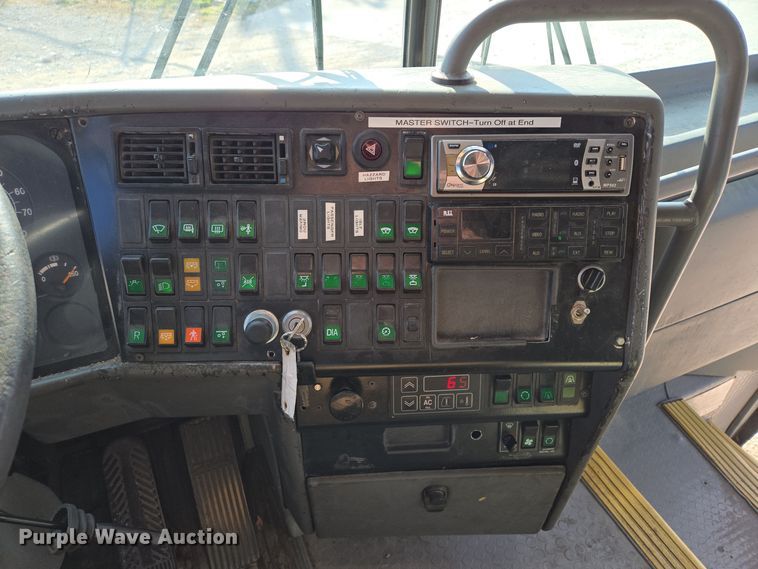 image for item EQ3690 1999 Vanhool coach bus