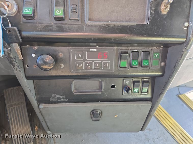 image for item EQ3690 1999 Vanhool coach bus