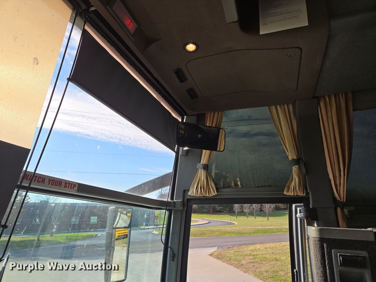 image for item EQ3690 1999 Vanhool coach bus