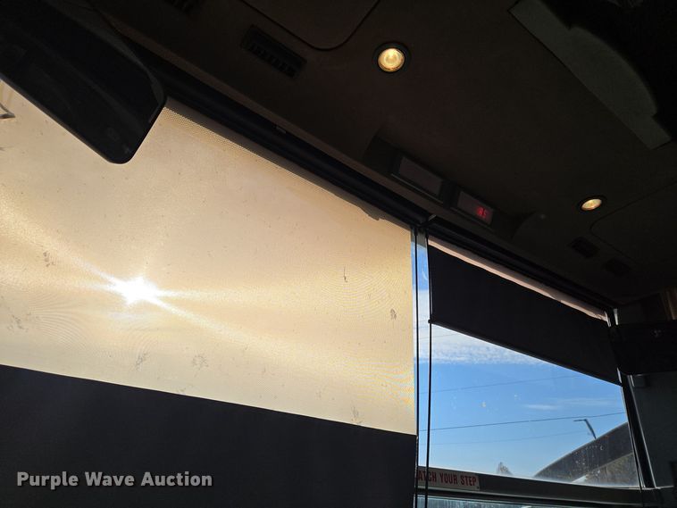 image for item EQ3690 1999 Vanhool coach bus