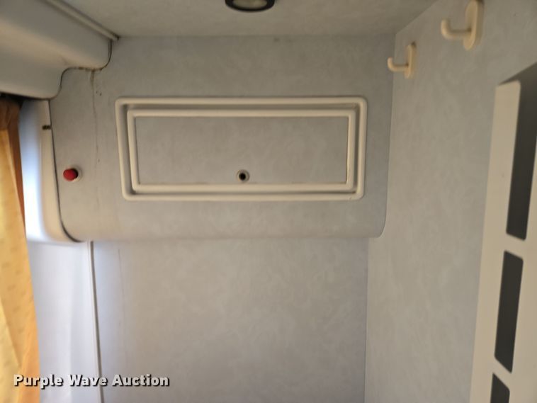 image for item EQ3690 1999 Vanhool coach bus