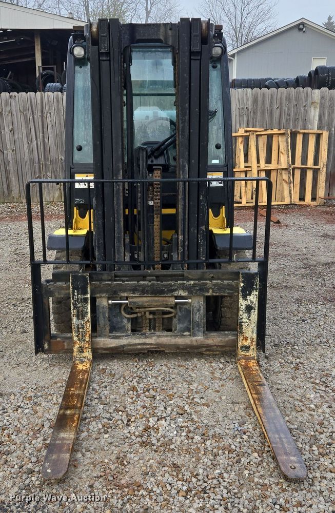 image for item EQ3774 Yale  GLP080VXNGSE090 forklift