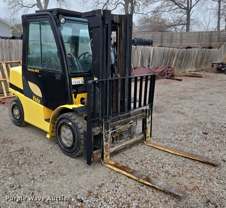 image for item EQ3774 Yale  GLP080VXNGSE090 forklift