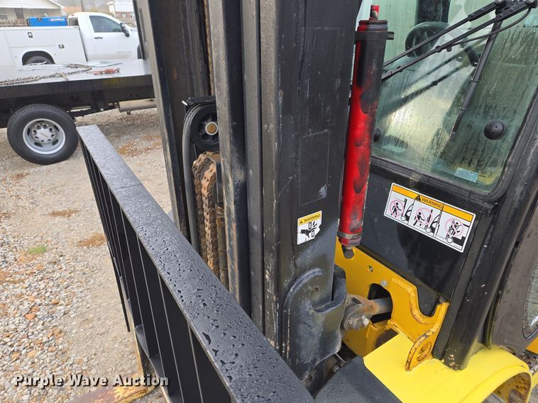 image for item EQ3774 Yale  GLP080VXNGSE090 forklift