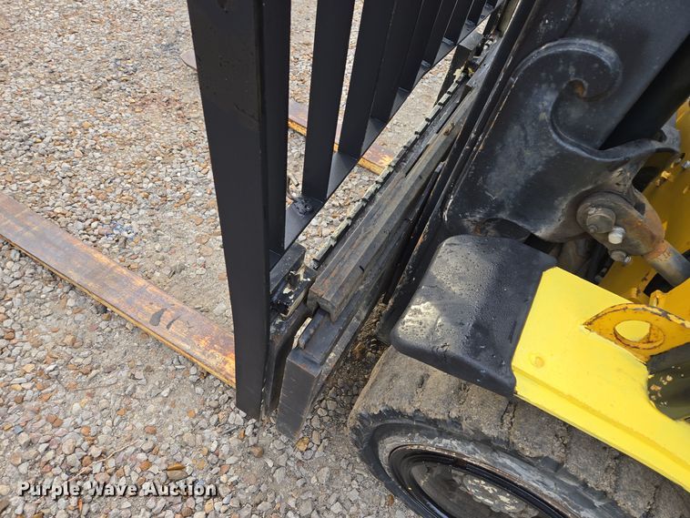 image for item EQ3774 Yale  GLP080VXNGSE090 forklift