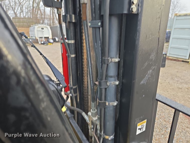 image for item EQ3774 Yale  GLP080VXNGSE090 forklift