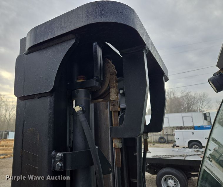 image for item EQ3774 Yale  GLP080VXNGSE090 forklift