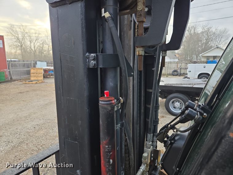 image for item EQ3774 Yale  GLP080VXNGSE090 forklift