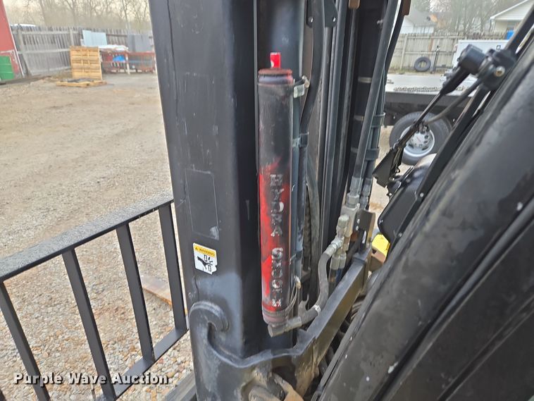 image for item EQ3774 Yale  GLP080VXNGSE090 forklift