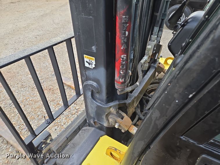 image for item EQ3774 Yale  GLP080VXNGSE090 forklift