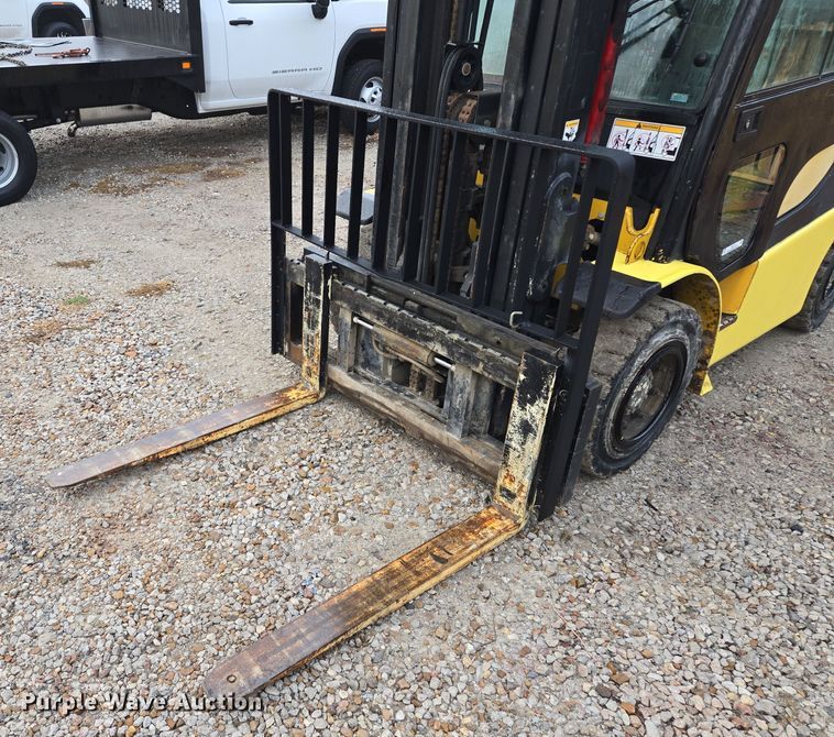 image for item EQ3774 Yale  GLP080VXNGSE090 forklift