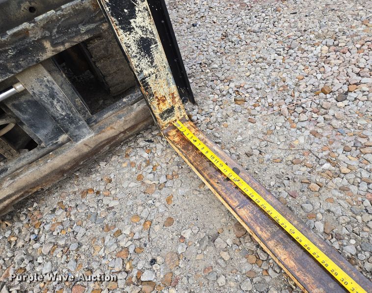 image for item EQ3774 Yale  GLP080VXNGSE090 forklift