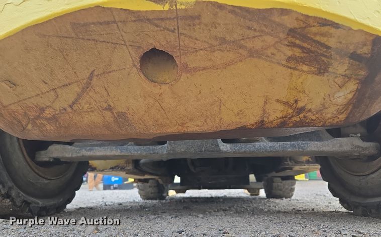 image for item EQ3774 Yale  GLP080VXNGSE090 forklift