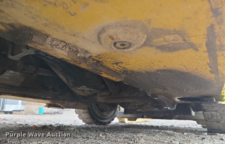 image for item EQ3774 Yale  GLP080VXNGSE090 forklift