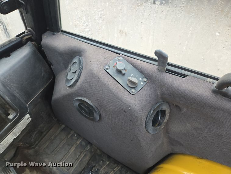 image for item EQ3774 Yale  GLP080VXNGSE090 forklift