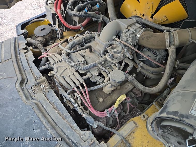 image for item EQ3774 Yale  GLP080VXNGSE090 forklift