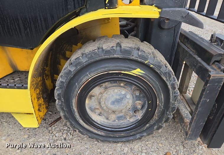 image for item EQ3774 Yale  GLP080VXNGSE090 forklift