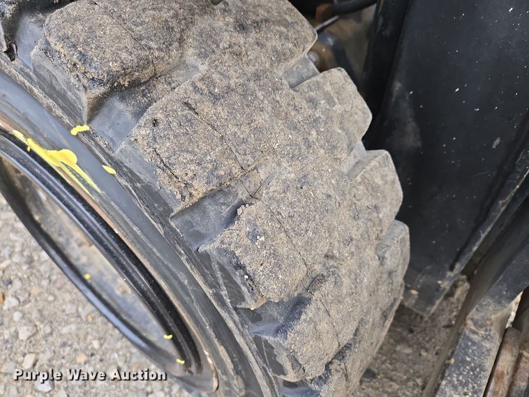 image for item EQ3774 Yale  GLP080VXNGSE090 forklift