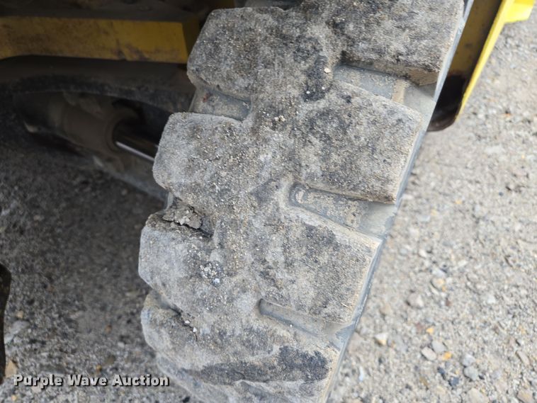 image for item EQ3774 Yale  GLP080VXNGSE090 forklift