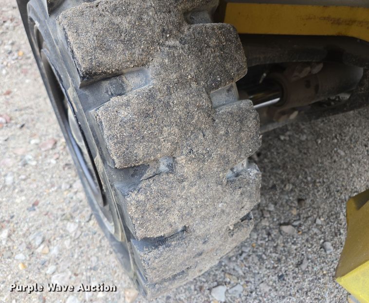 image for item EQ3774 Yale  GLP080VXNGSE090 forklift