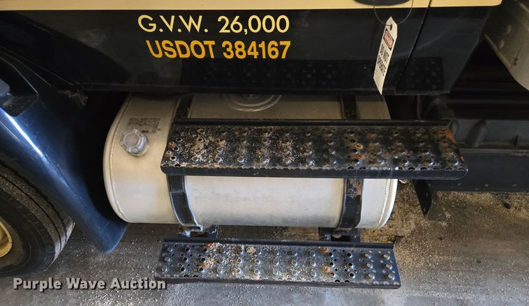 image for item EQ3785 2007 International  4200 delivery truck