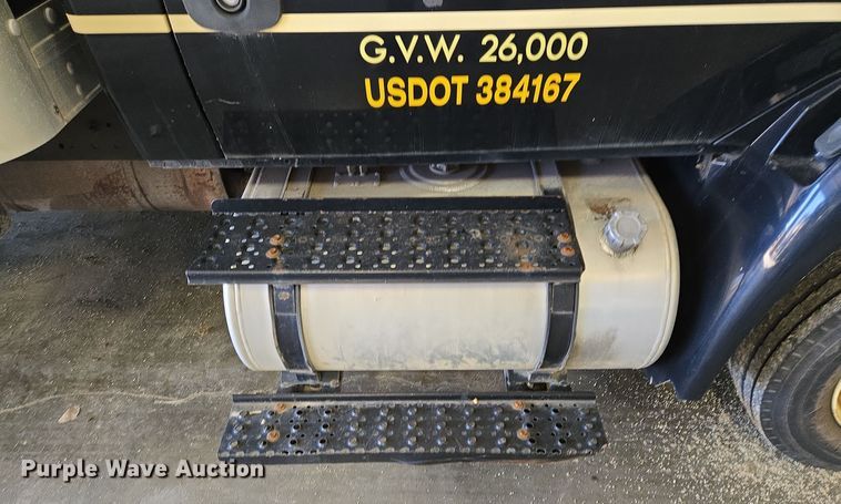 image for item EQ3785 2007 International  4200 delivery truck