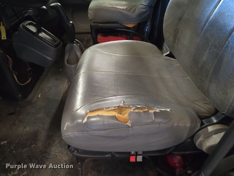 image for item EQ3785 2007 International  4200 delivery truck